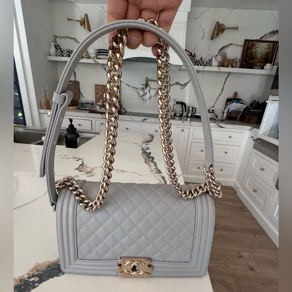 Chanel boy back medium size 21 k dove gray 🕊️
